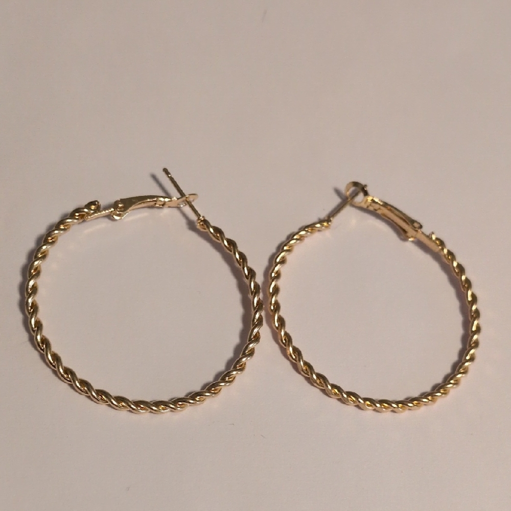 Elegant Gold Hoop Earrings 1.5"